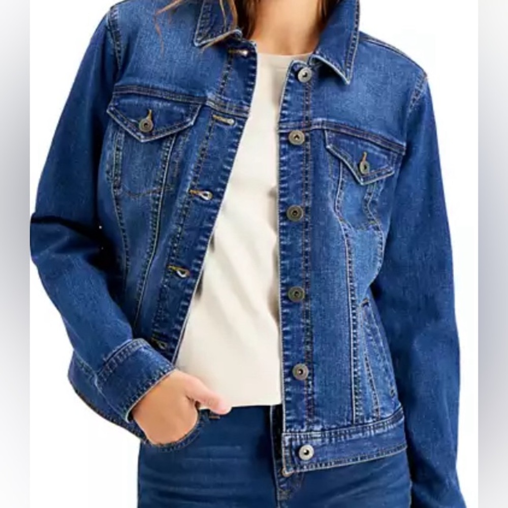 Style & Co Petite Vintage ladies denim trucker jacket. Size Large